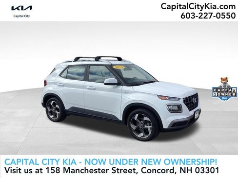 Used 2024 Hyundai Venue SEL FWD image 1