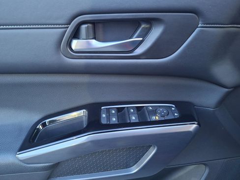 Used 2023 Nissan Pathfinder SL image 11