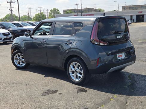 Used 2025 Kia Soul LX w/ LX Technology Package FWD image 16