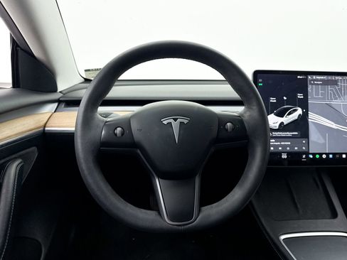 Used 2021 Tesla Model 3 Standard Range Plus RWD image 3