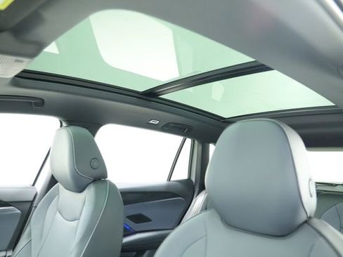 New 2026 Volkswagen Tiguan SE R-Line FWD image 30