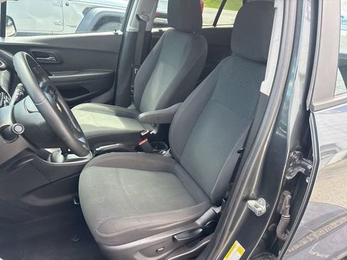 Used 2020 Chevrolet Trax LS FWD image 9
