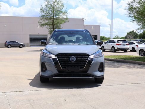 Used 2023 Nissan Kicks SR w/ SR Premium Package image 6
