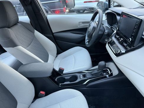 Used 2022 Toyota Corolla LE image 8