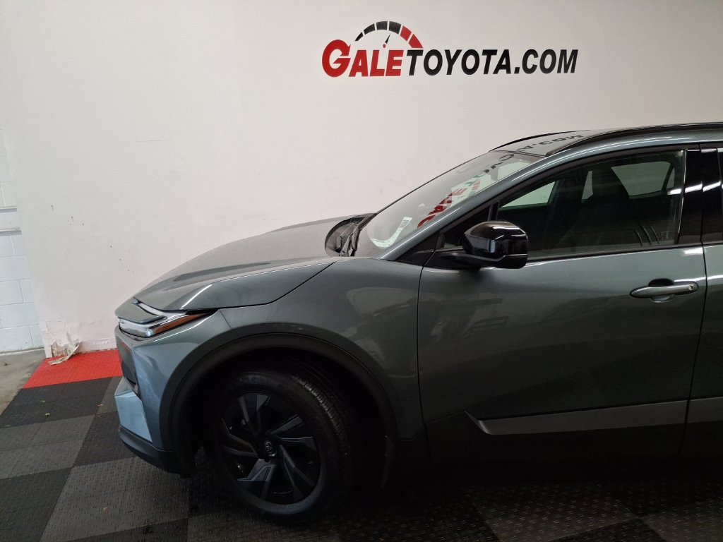 Used 2026 Toyota C-HR AWD/4WD image 5