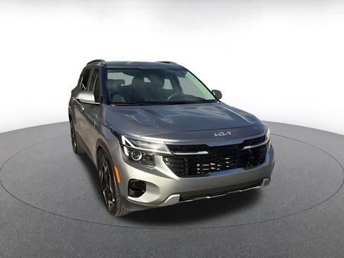 Used 2025 Kia Seltos S image 3