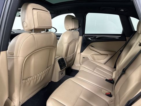 Certified 2023 Porsche Macan w/ Premium Package Plus AWD/4WD image 26