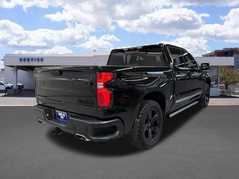 Used 2023 Chevrolet Silverado 1500 High Country w/ High Country Premium Package AWD/4WD image 3