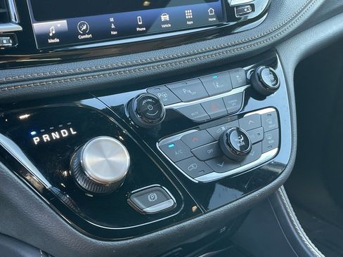 Used 2023 Chrysler Pacifica Pinnacle image 17