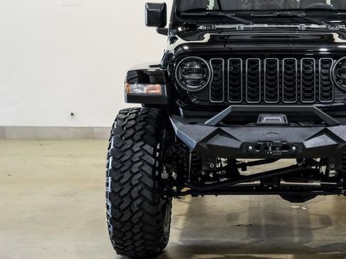 Used 2024 Jeep Gladiator Sport AWD/4WD image 3