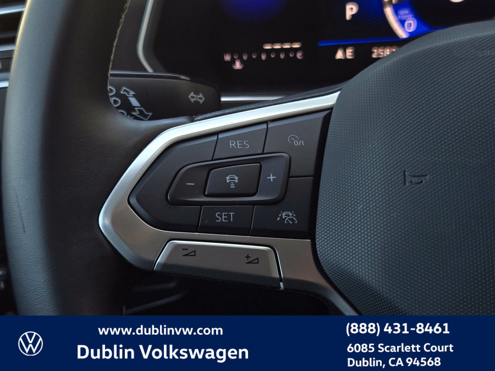 Certified 2024 Volkswagen Tiguan SE w/ Panoramic Sunroof Package AWD/4WD image 22