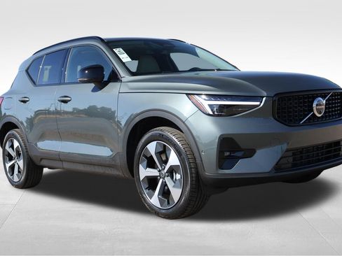 New 2026 Volvo XC40 B5 Plus w/ Protection Package Premier AWD/4WD image 3