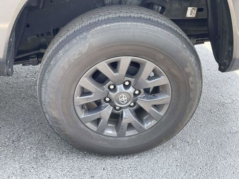 Used 2023 Toyota Tacoma SR5 AWD/4WD image 32