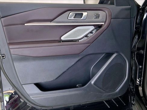 Used 2025 Ford Explorer Platinum RWD image 25