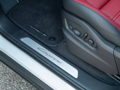 New 2026 Porsche Cayenne AWD/4WD image 28