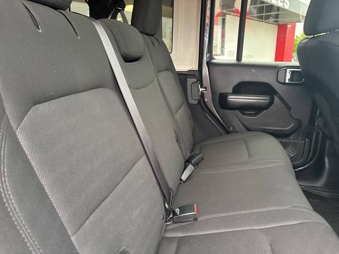 Used 2018 Jeep Wrangler Unlimited Sport S AWD/4WD image 25
