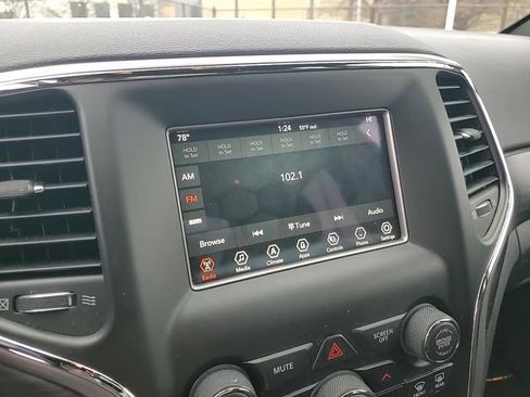 Used 2021 Jeep Grand Cherokee Laredo image 18