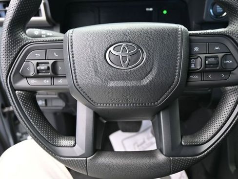 Used 2025 Toyota Tacoma SR image 18