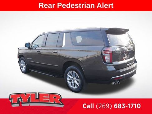 Used 2021 Chevrolet Suburban Premier w/ Premium Package AWD/4WD image 5