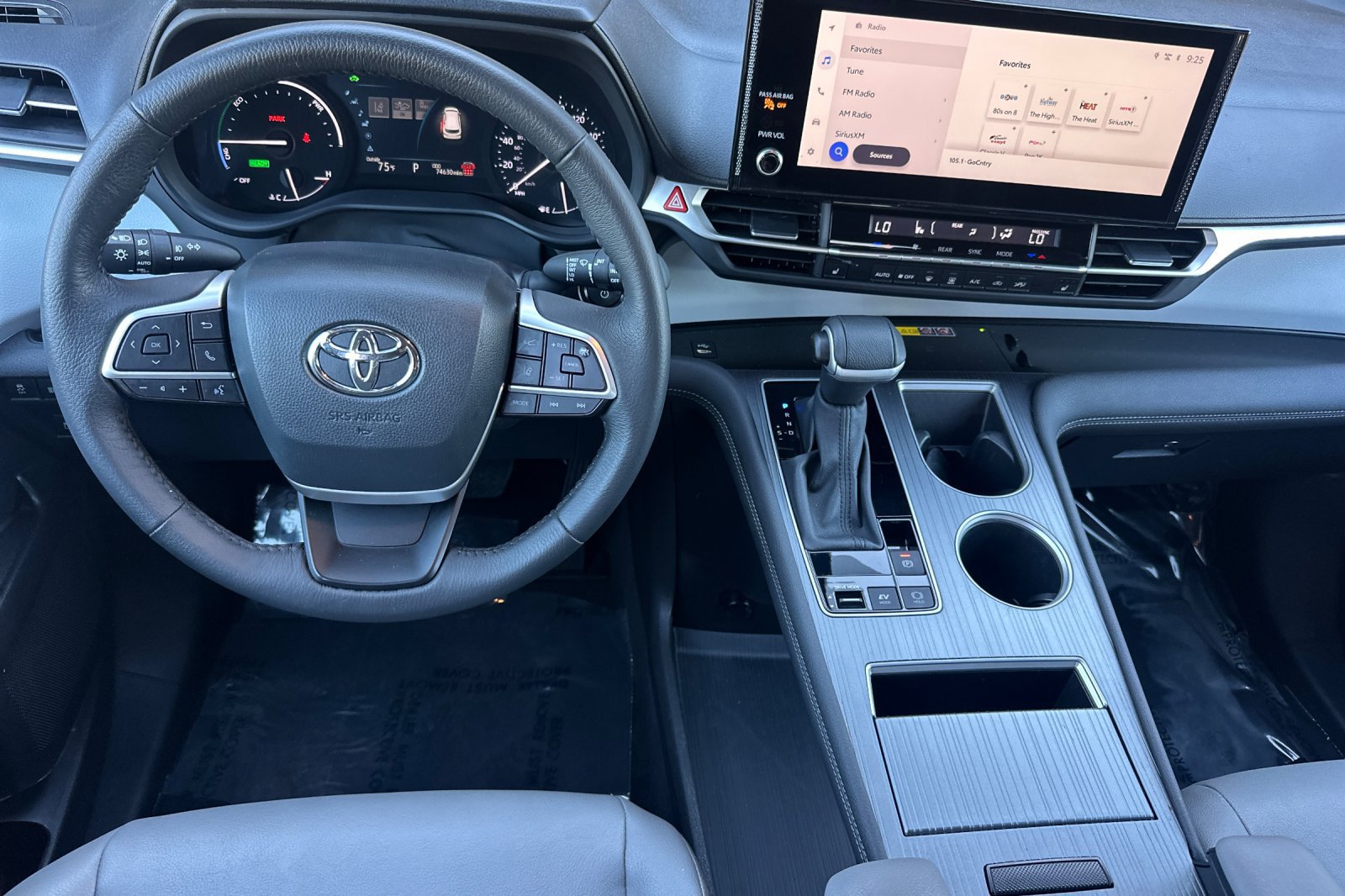 Certified 2025 Toyota Sienna XLE FWD image 18