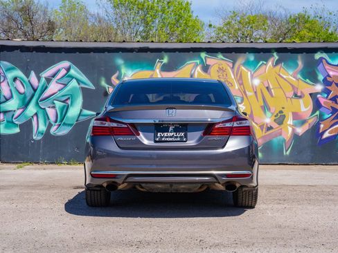 Used 2017 Honda Accord Sport image 11