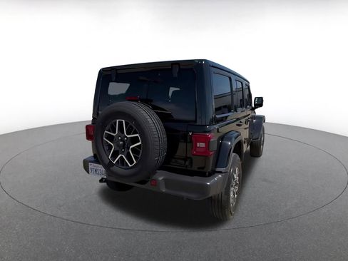 Used 2025 Jeep Wrangler Unlimited Sahara AWD/4WD image 12