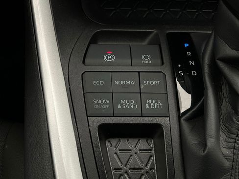 Used 2025 Toyota RAV4 XLE image 25