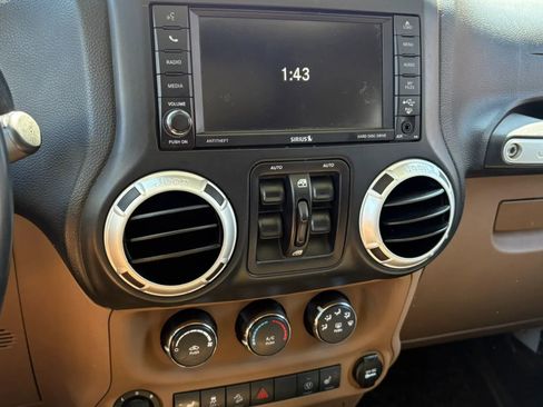 Used 2014 Jeep Wrangler Unlimited Sahara w/ Dual Top Group image 18