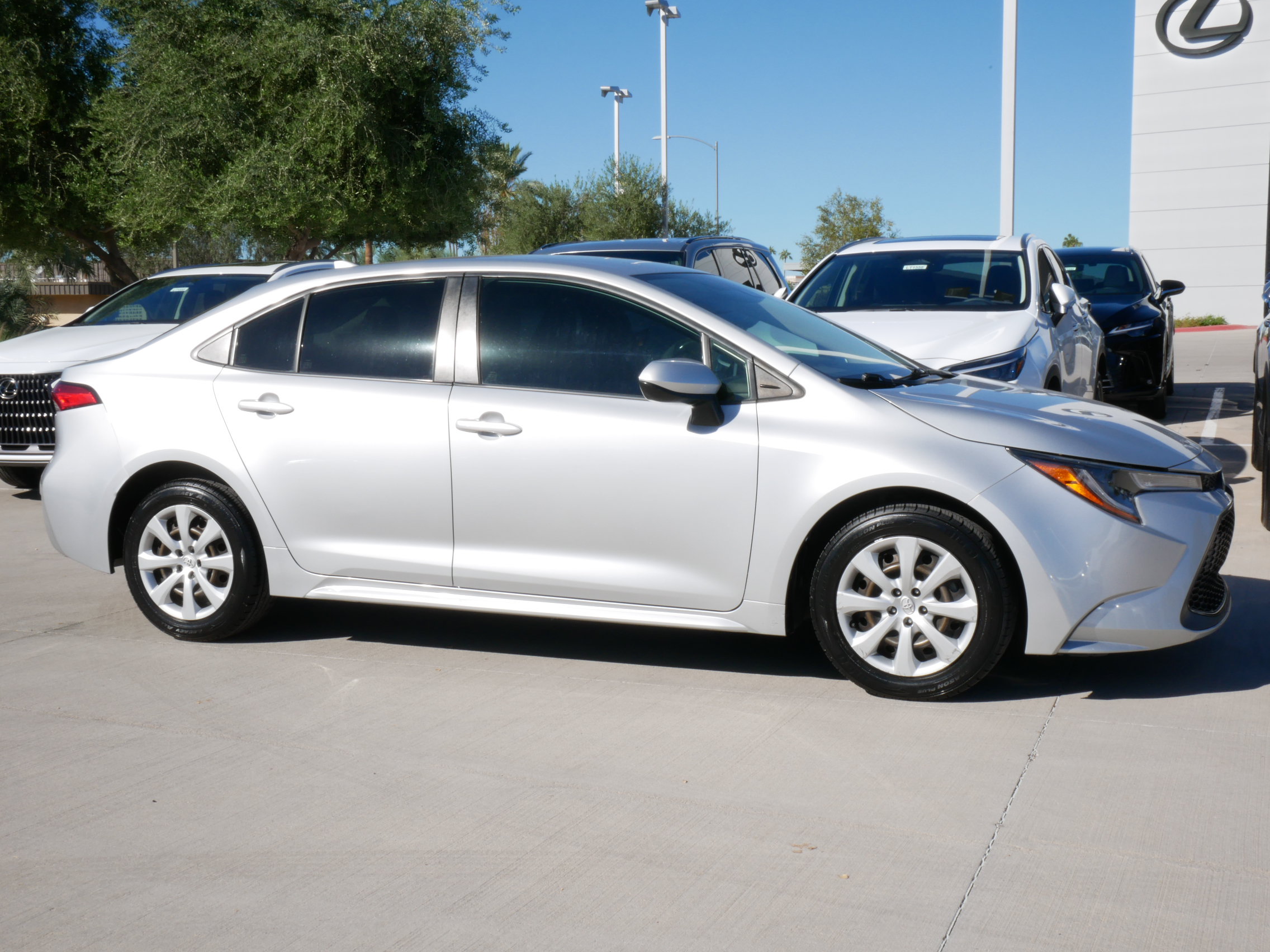 Used 2021 Toyota Corolla LE w/ Carpet Mat Package (TMS) FWD image 13