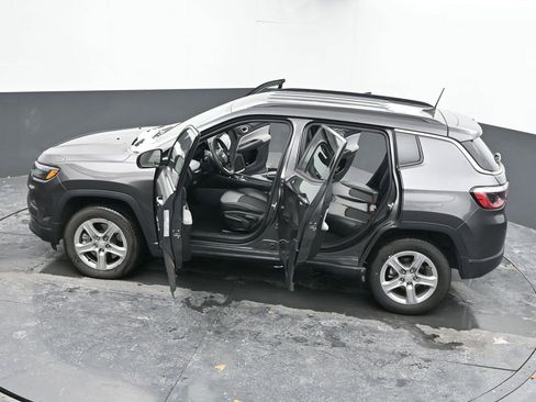 Used 2024 Jeep Compass Latitude image 62
