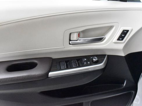 Certified 2024 Toyota Sienna Platinum image 17