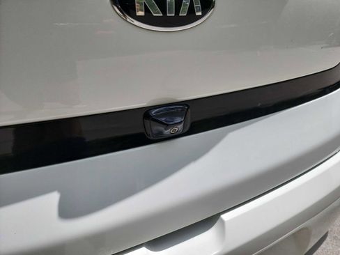 Used 2019 Kia Soul + image 7