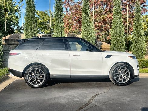 Used 2025 Land Rover Range Rover Sport SE image 6