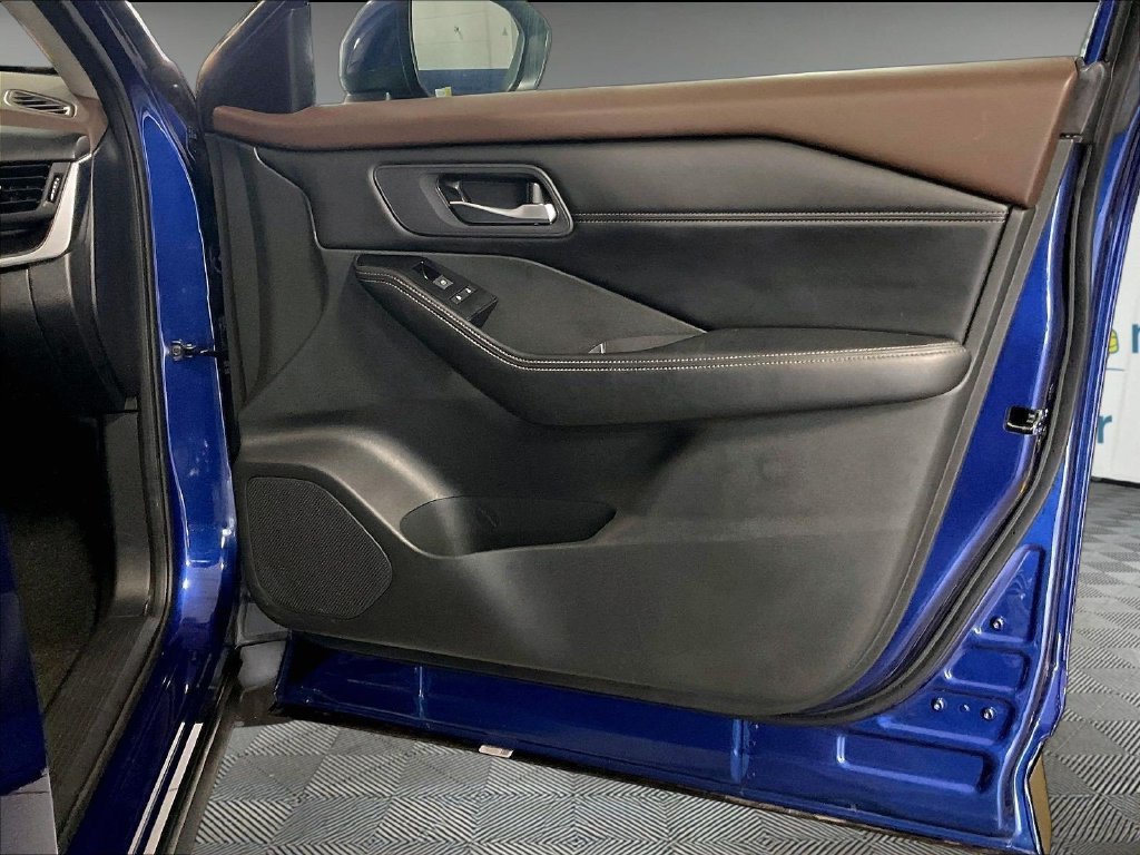 Certified 2023 Nissan Rogue SV w/ SV Premium B Package AWD/4WD image 12