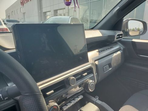 Used 2025 Toyota Tacoma TRD Off-Road AWD/4WD image 14