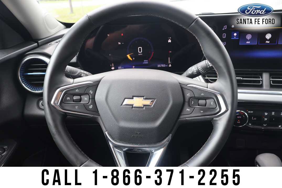 Used 2025 Chevrolet Trax LT w/ LT Convenience Package FWD image 31
