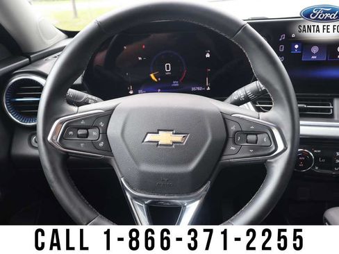 Used 2025 Chevrolet Trax LT w/ LT Convenience Package FWD image 31
