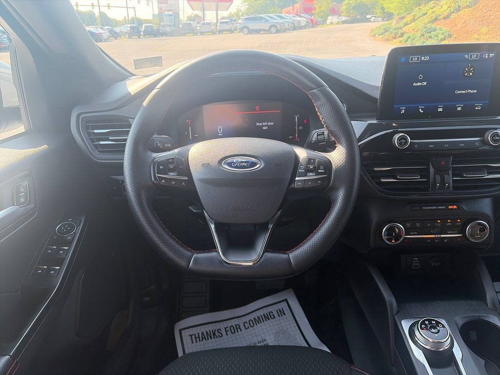 Used 2025 Ford Escape ST-Line Select AWD/4WD image 14