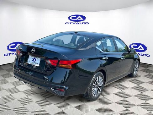 Used 2025 Nissan Altima 2.5 SV image 3