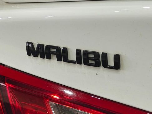 Used 2022 Chevrolet Malibu RS image 40