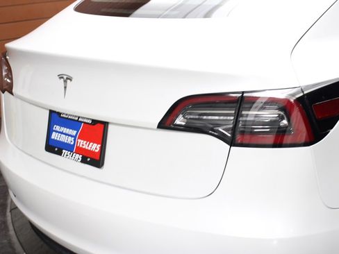 Used 2023 Tesla Model 3 Standard Range image 4