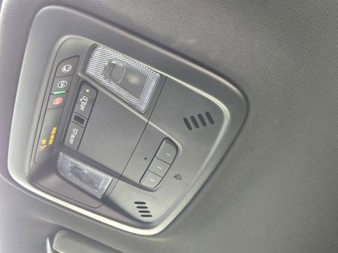 Used 2023 Chevrolet Traverse LT FWD image 25
