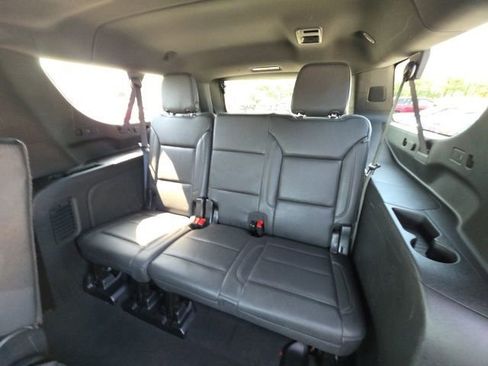 Used 2025 Chevrolet Suburban Z71 AWD/4WD image 30