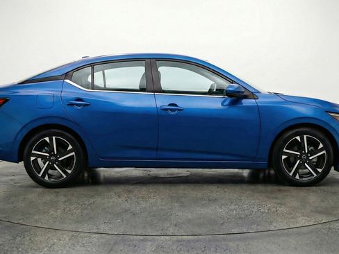 Used 2025 Nissan Sentra SV FWD image 11