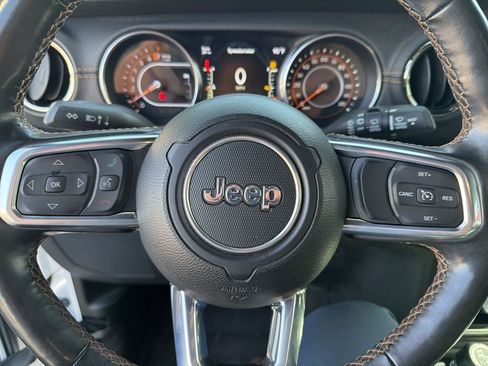 Used 2021 Jeep Wrangler Unlimited Sahara AWD/4WD image 12