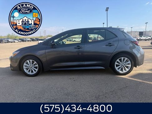 Used 2026 Toyota Corolla SE FWD image 2