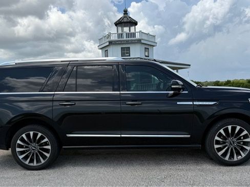 Used 2020 Lincoln Navigator L Reserve RWD image 4