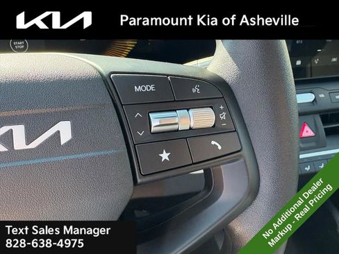 New 2025 Kia K4 LXS image 12