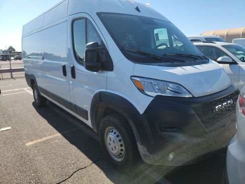 Used 2025 RAM ProMaster 3500 w/ Convenience Group FWD image 2