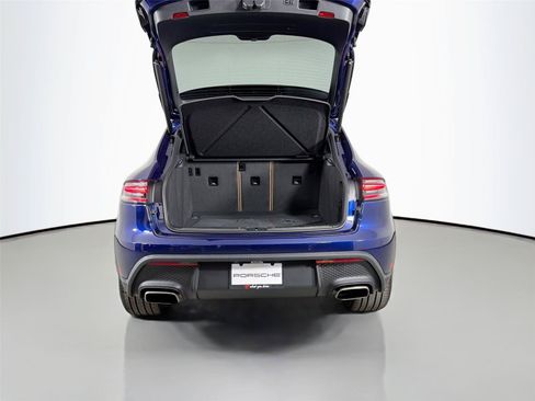 Certified 2026 Porsche Macan AWD/4WD image 36
